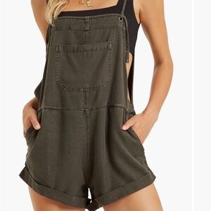 Billabong
Wild Pursuit
Short Overalls
Color: Off Black